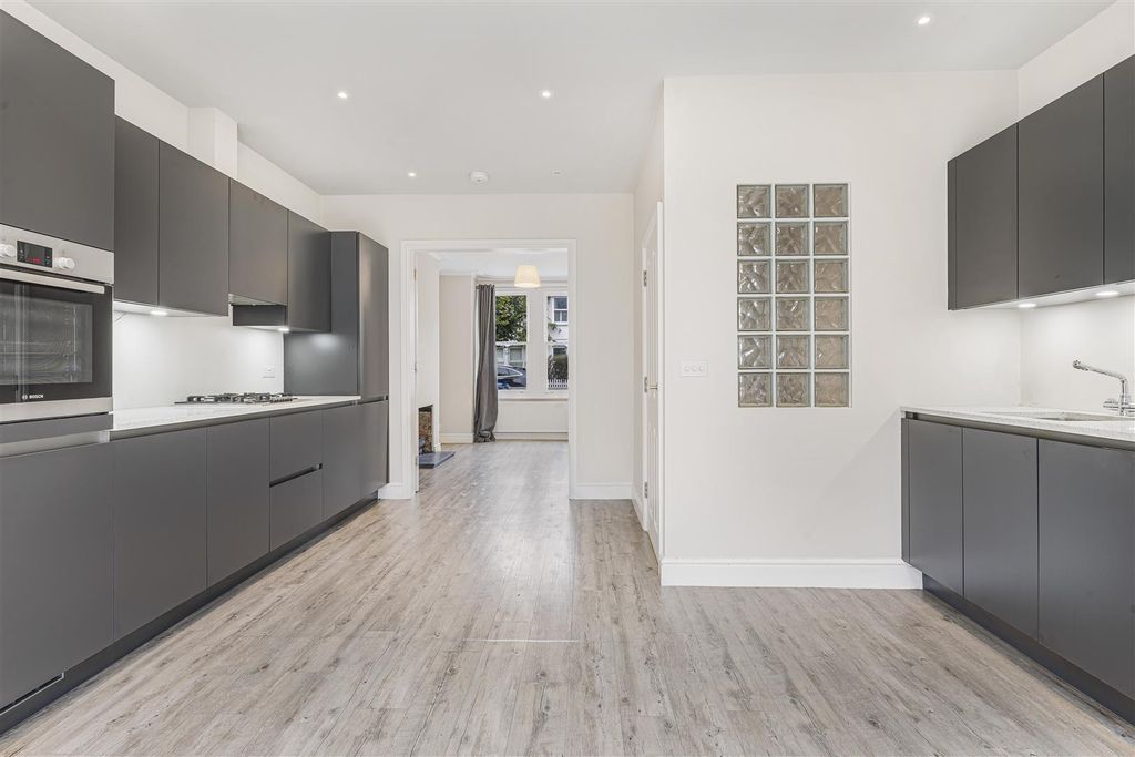 Property photo 2 of 12 Kitchen