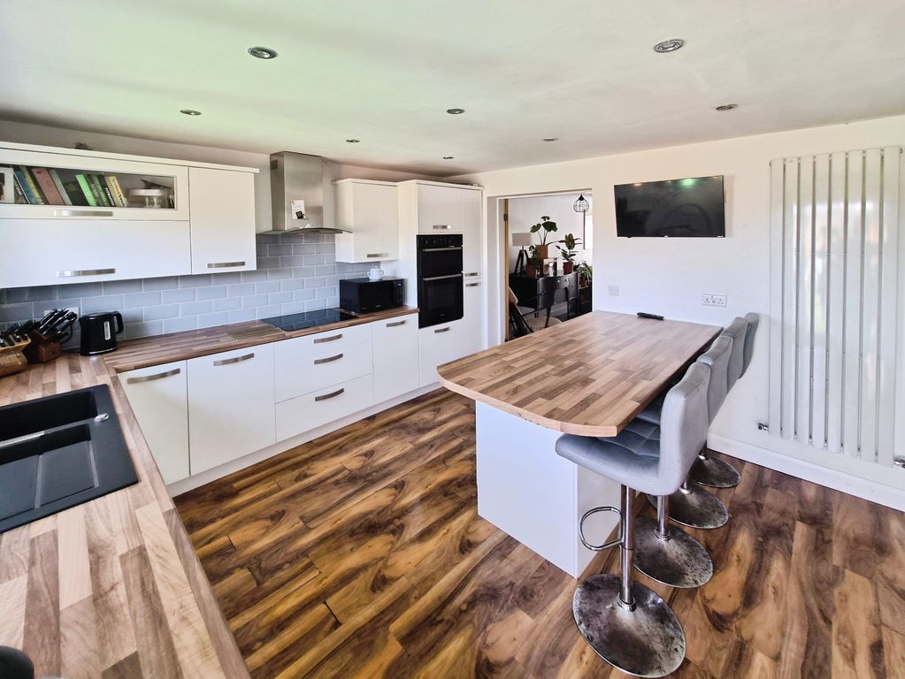 Property photo 2 of 14 Kitchen