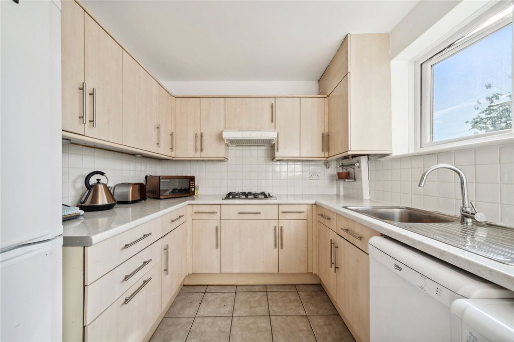 Property photo 2 of 7