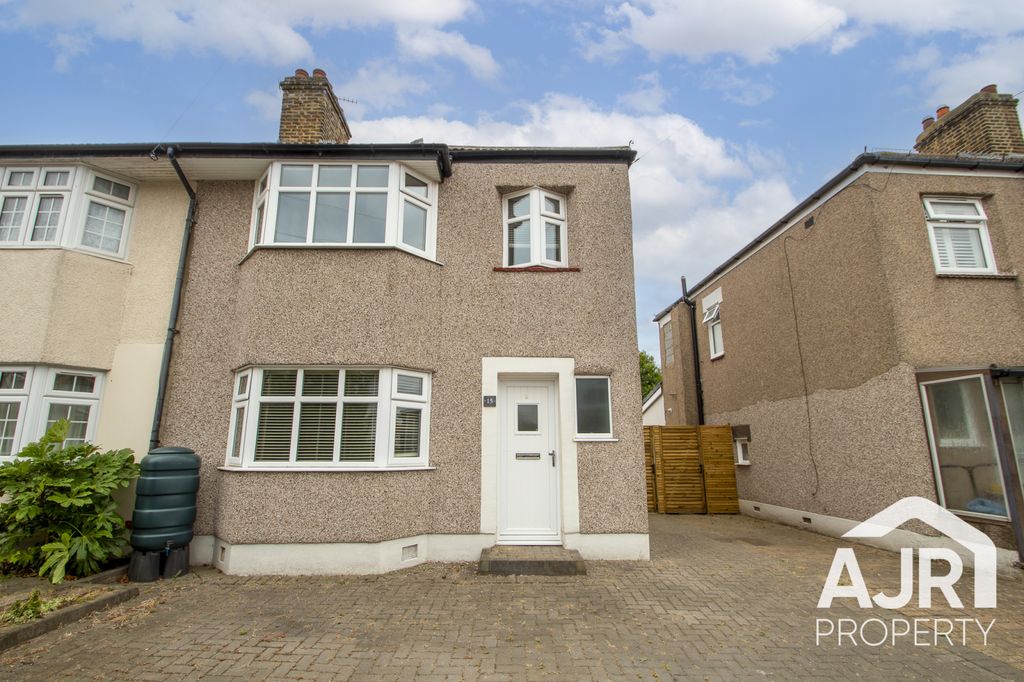 Property photo 1 of 14 3 Bedroom Semi Detached House For Sale