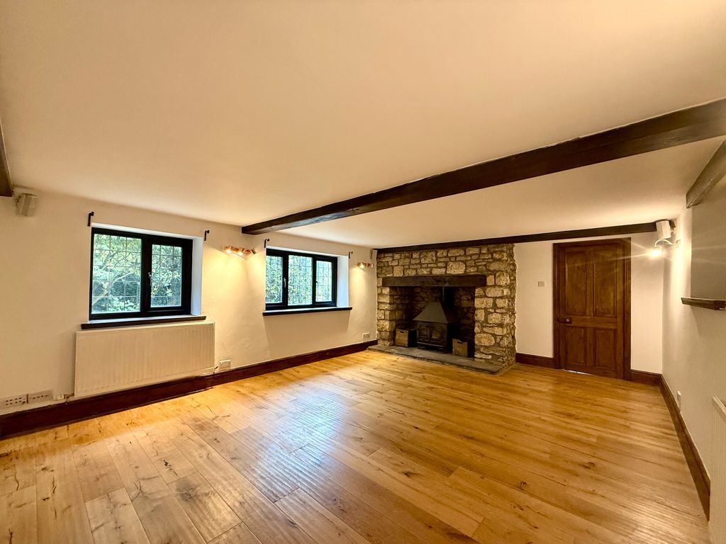 Property photo 3 of 15 Sitting Room