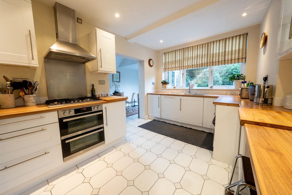 Property photo 3 of 15