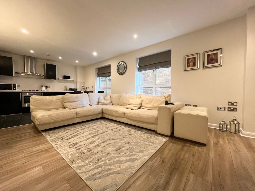 Property photo 2 of 18 Picture No. 12