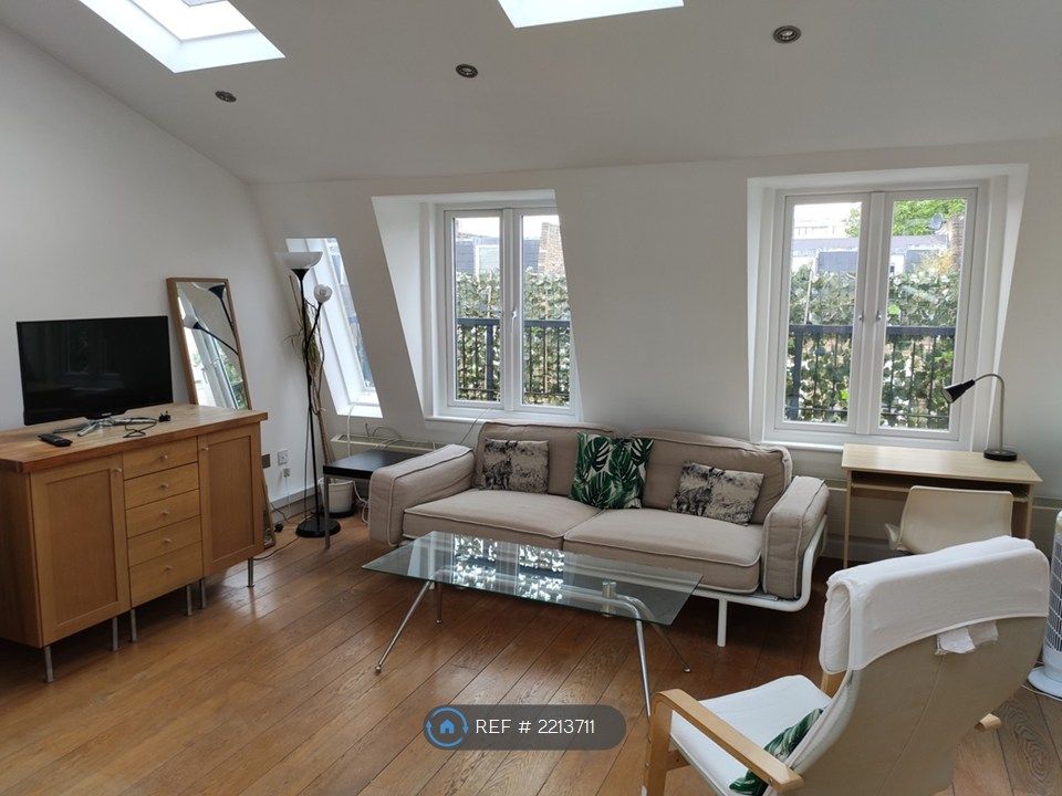 Property photo 1 of 10 Sitting Area