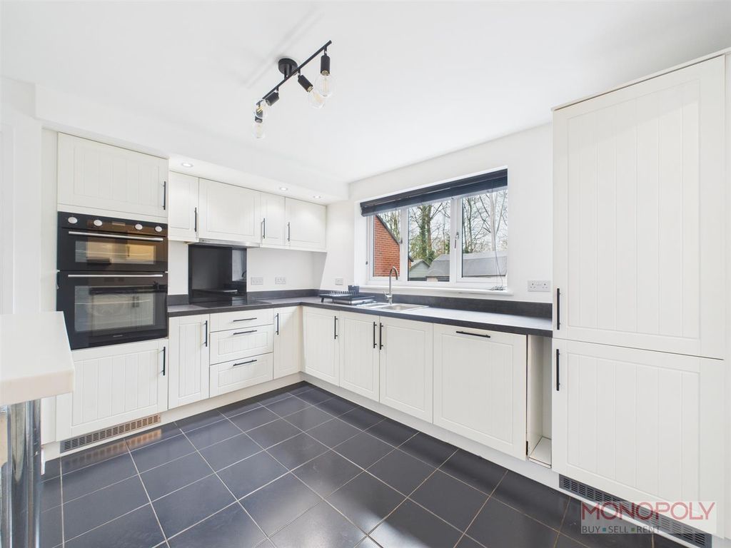 Property photo 2 of 30 Cam01943G0-Pr0575-Still020.Jpg