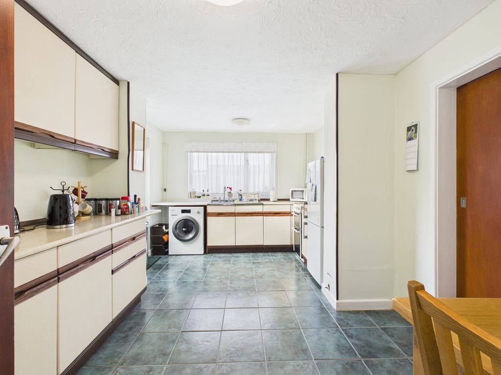 Property photo 2 of 18 Kitchen