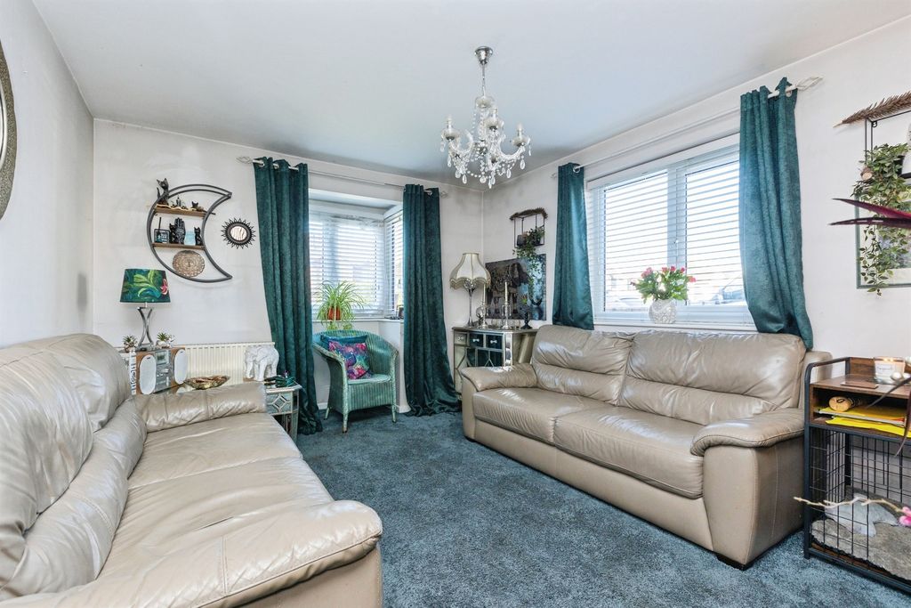Property photo 2 of 12