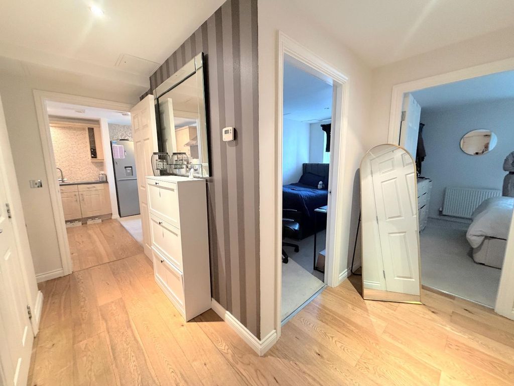 Property photo 2 of 7 Hallway