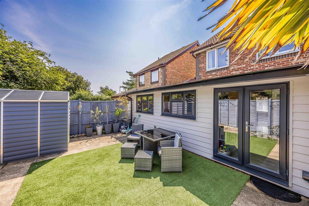 Property photo 3 of 25 20 Milebush Road, Southsea-Small-Porticomarketing-