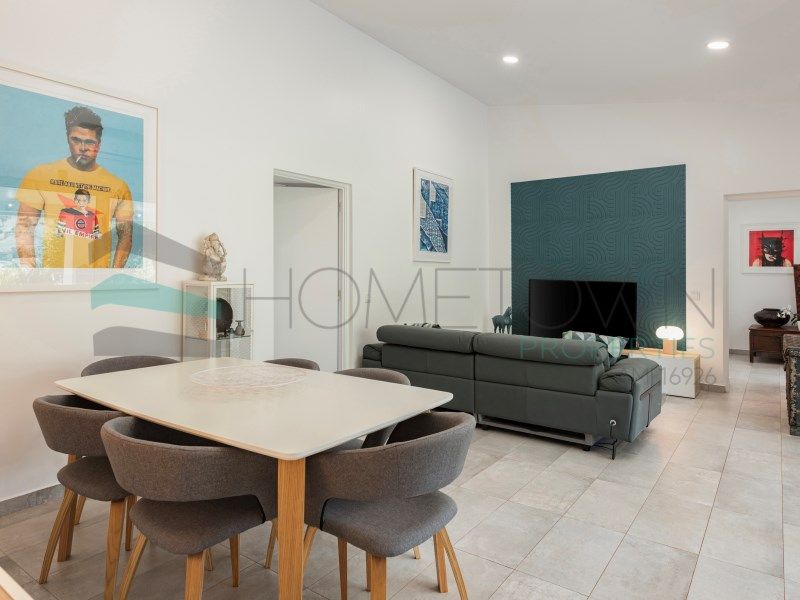 Property photo 2 of 37