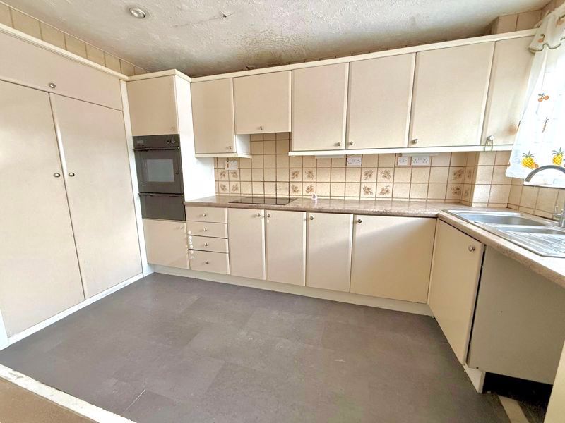 Property photo 2 of 14 Kitchen