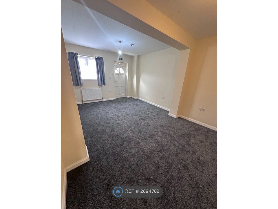 Property photo 3 of 7 Family Room Ground Floor