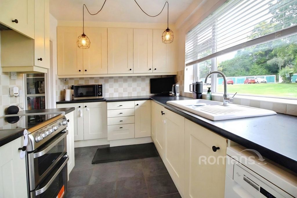 Property photo 3 of 8 Pbox-Img.Jpeg