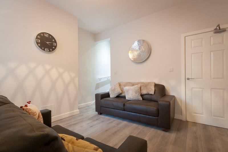 Property photo 3 of 8 Lounge