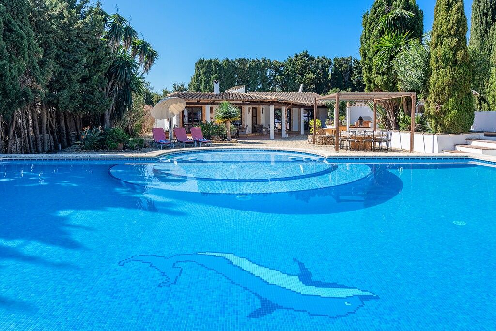 Property photo 2 of 20 Exterior And Pool