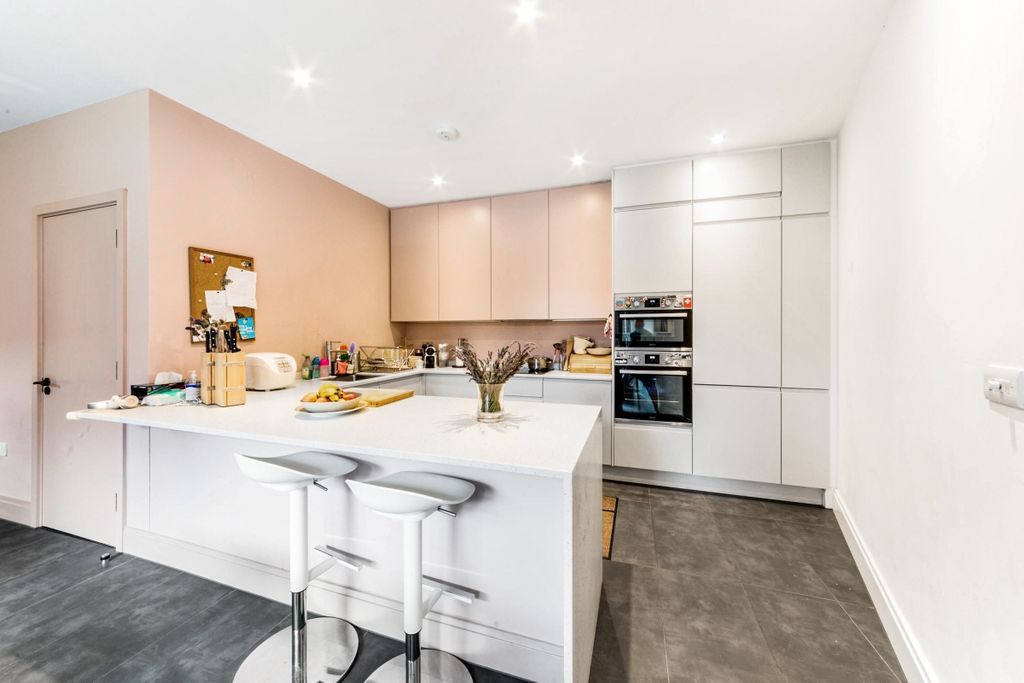 Property photo 2 of 13 -Beadwellrd-Se231...