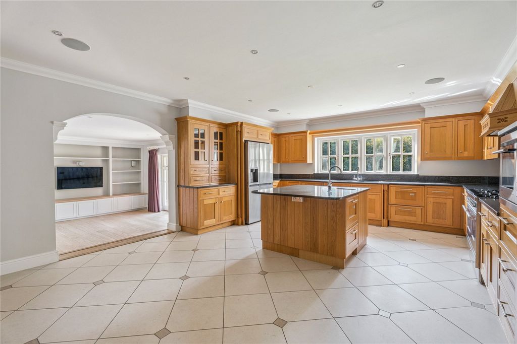 Property photo 2 of 23 Kitchen/Breakfast