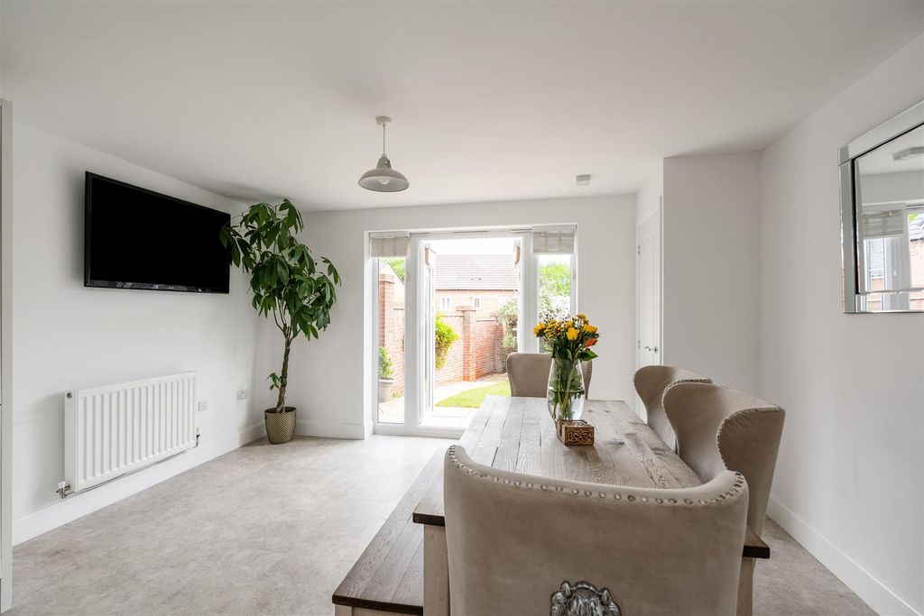 Property photo 3 of 15 6 Bower Square_2.Jpg