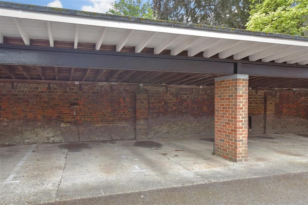 Property photo 3 of 10 Driveway/Parking