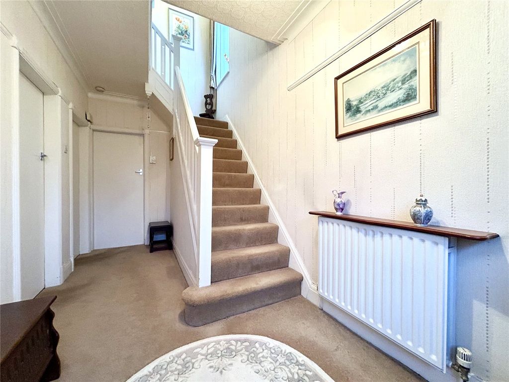 Property photo 3 of 18 Entrance Hall