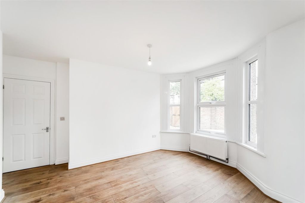 Property photo 3 of 21 86B Canterbury Road-14.Jpg