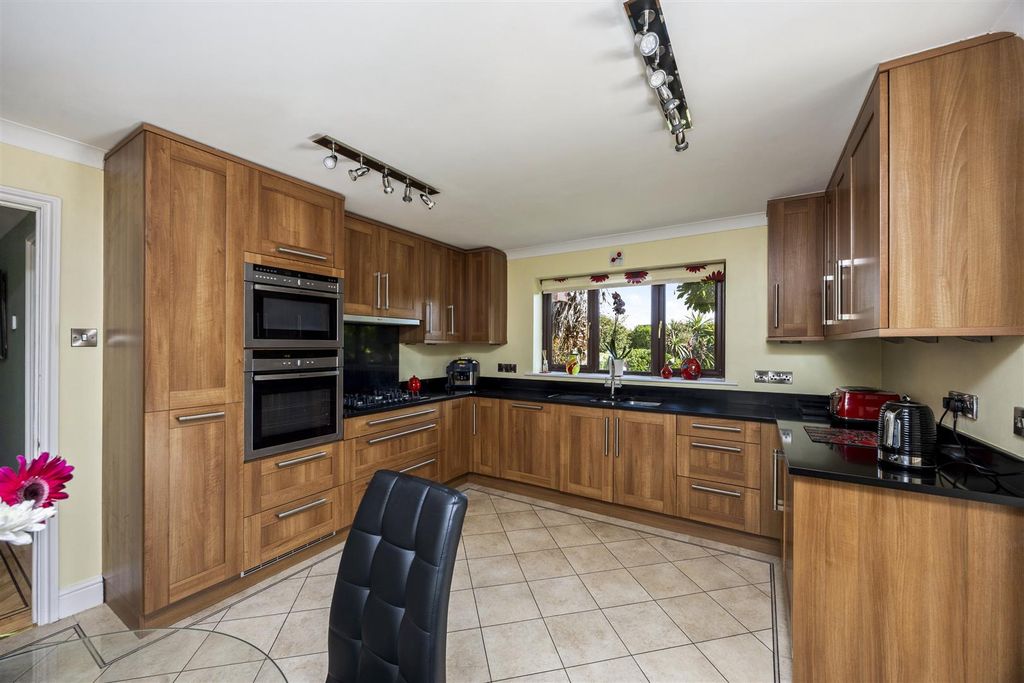 Property photo 3 of 34 Cherry Gardens, 7-017.Jpg