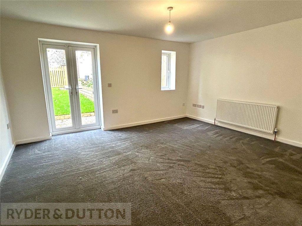 Property photo 3 of 18 Lounge