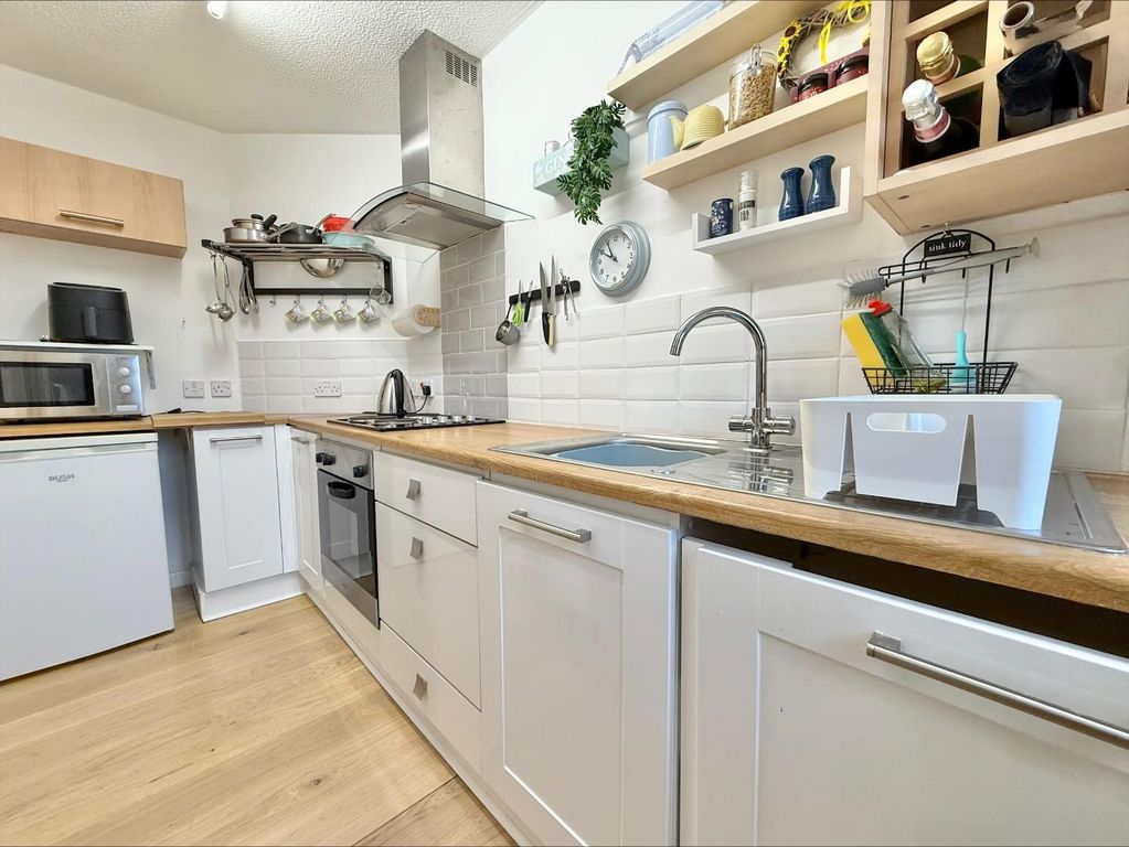 Property photo 2 of 10 Processed-7B6C45D2-6Aca-46D7-A19D-64B4215F701F.Jpe