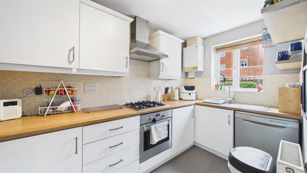 Property photo 2 of 18 Kitchen
