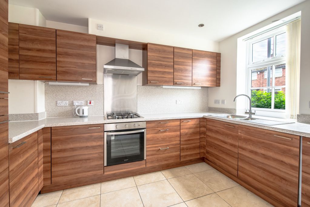 Property photo 3 of 18 Kitchen