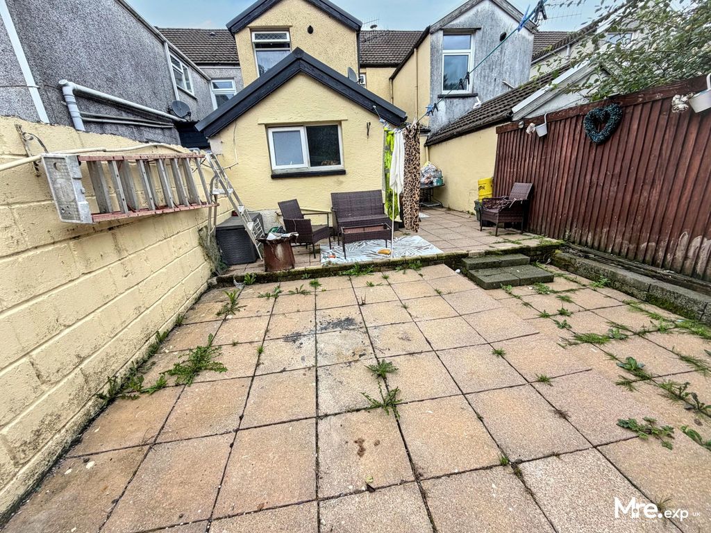 Property photo 2 of 25