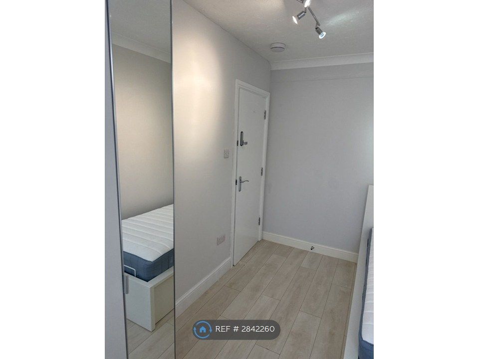 Property photo 3 of 14 Room 1 (Ground Floor): Available On 26th May £750