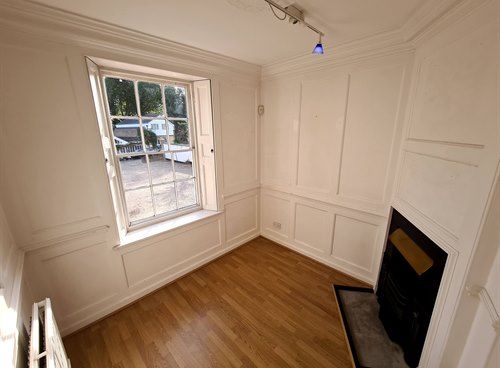 Property photo 3 of 3 Queen-Anne-House-Room-5