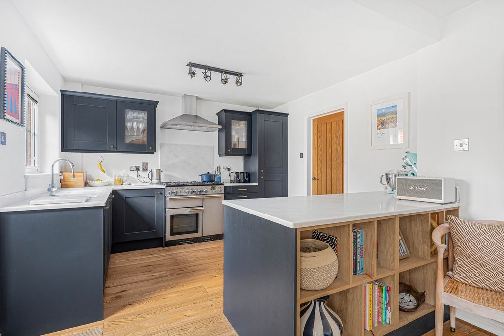 Property photo 2 of 34