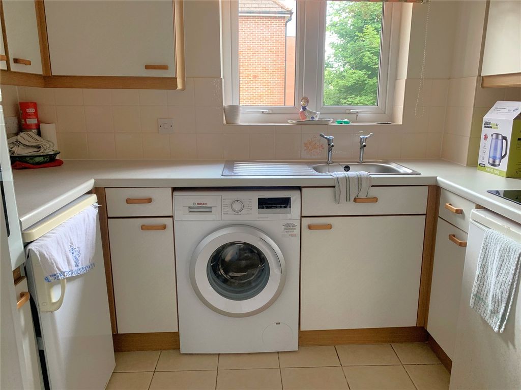 Property photo 3 of 10 Kitchen