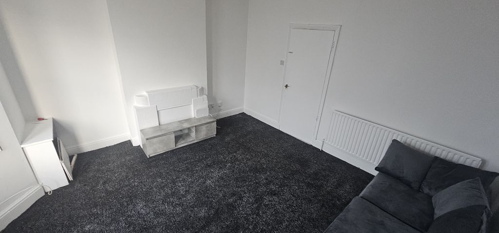 Property photo 3 of 9 Master Bedroom