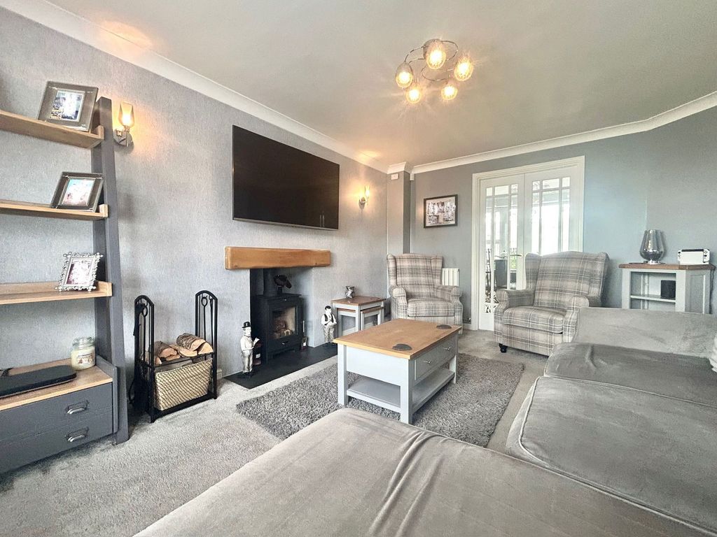 Property photo 2 of 31