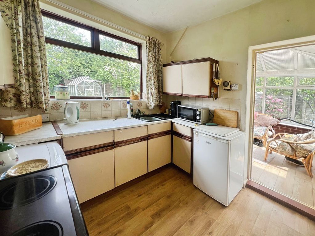 Property photo 3 of 18 Kitchen