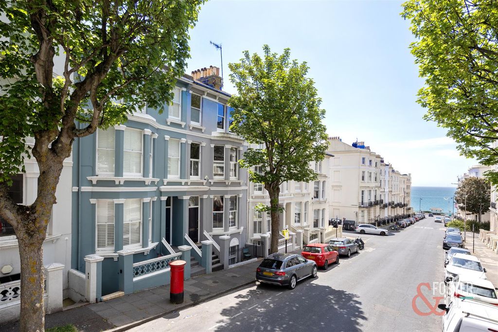 Property photo 1 of 26 Eaton Road, 32-001.Jpg