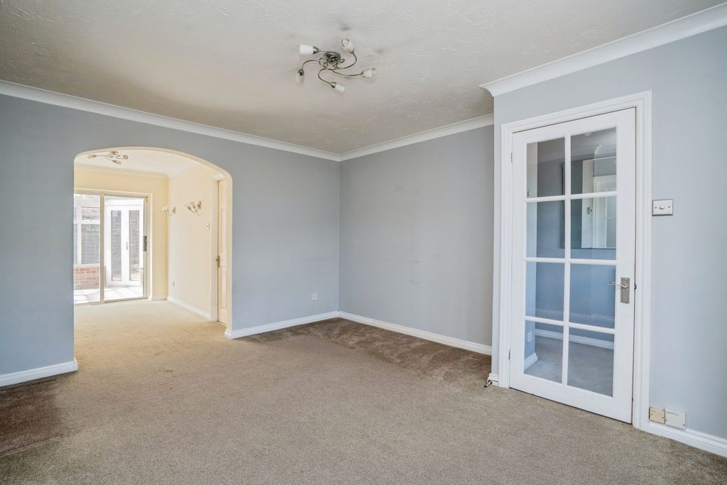 Property photo 3 of 15 Living Room