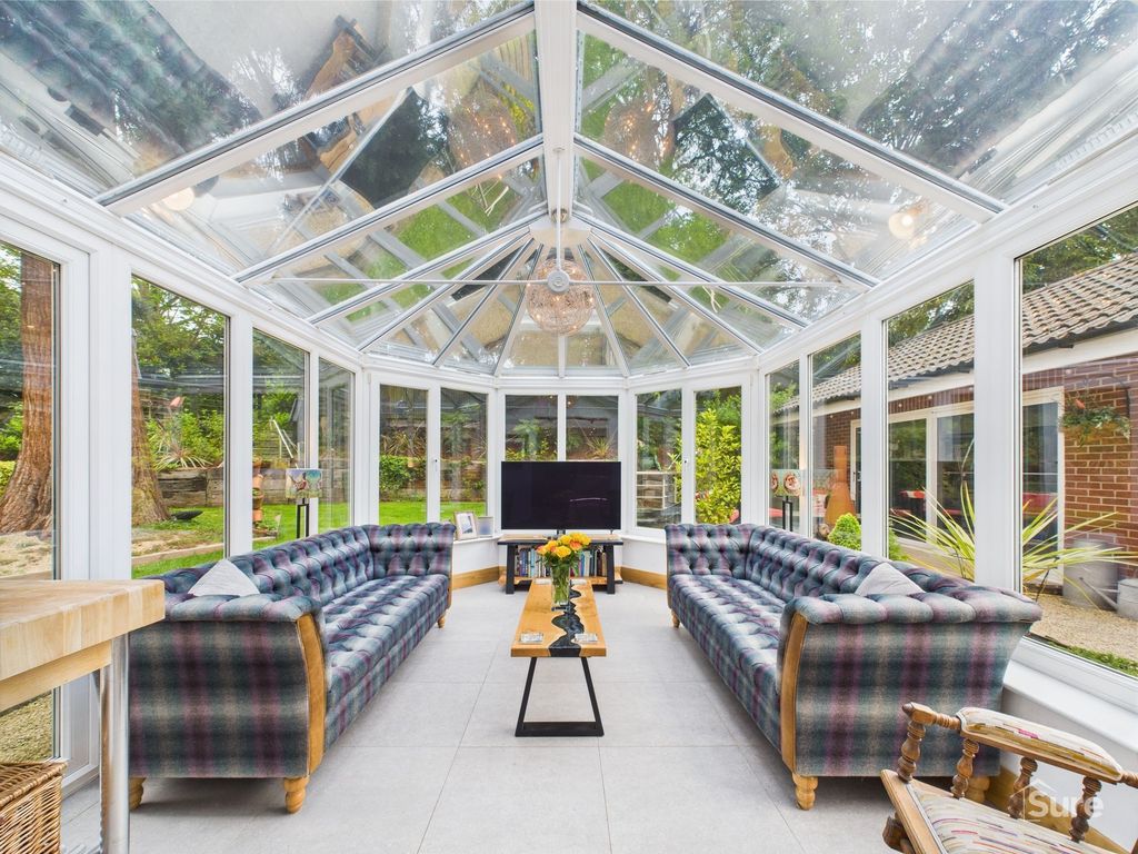 Property photo 3 of 38 Conservatory