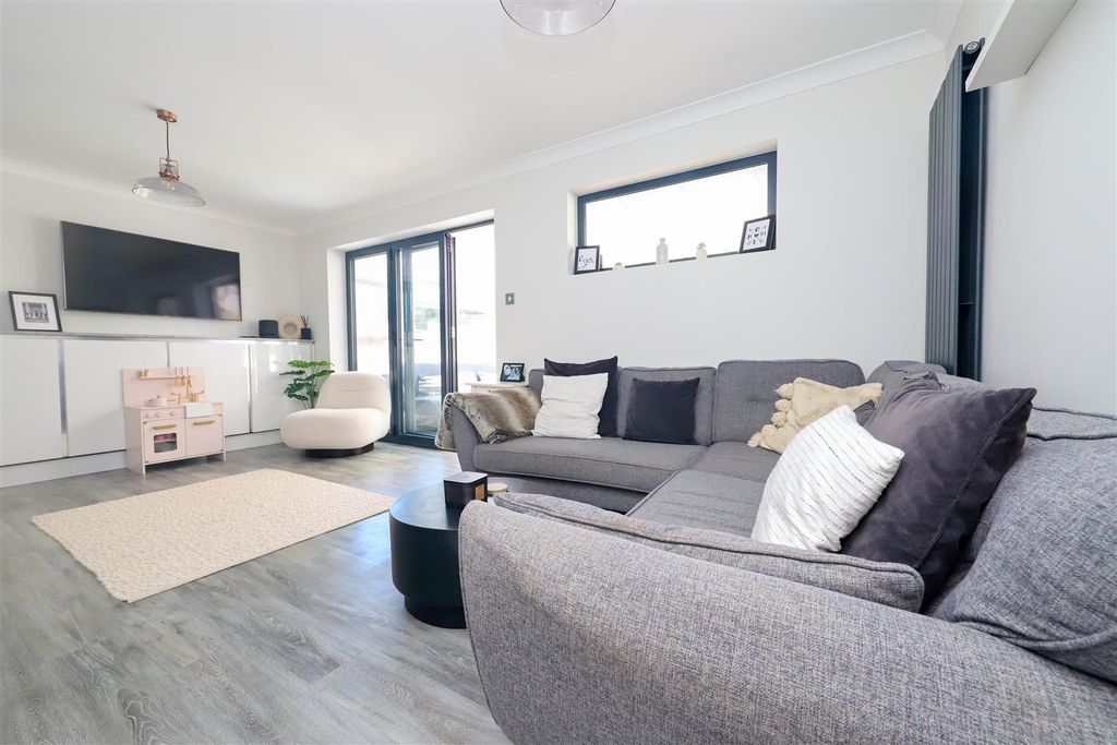 Property photo 2 of 21 Nicholas James Meads Ave Living.Jpg