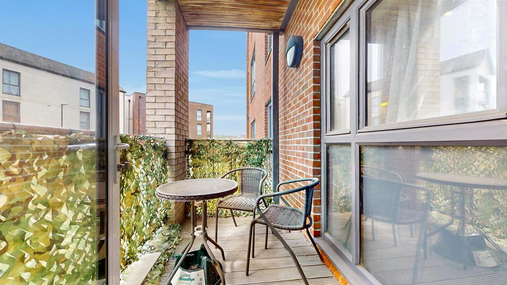 Property photo 1 of 11 F6Enaic.Jpg