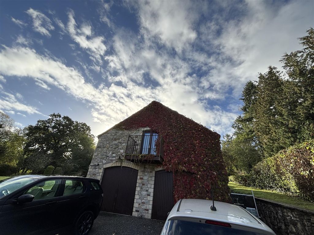 Property photo 1 of 19 External
