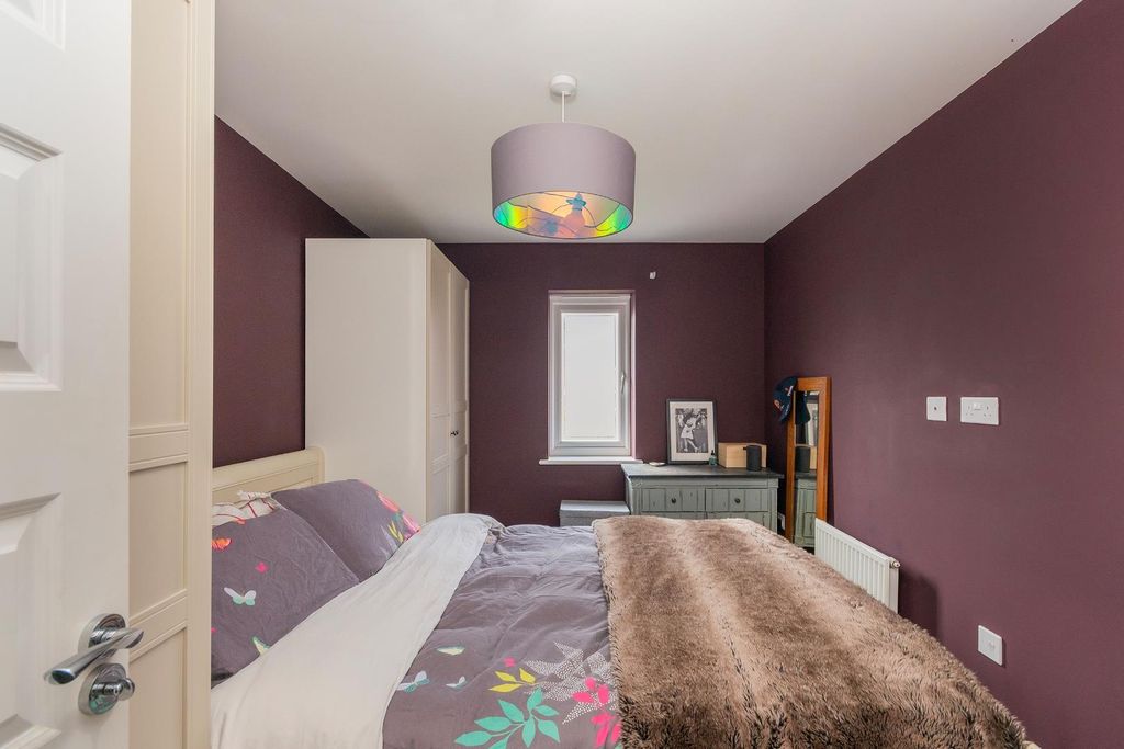 Property photo 3 of 30 2B4Wfs - Bedroom E.Jpg