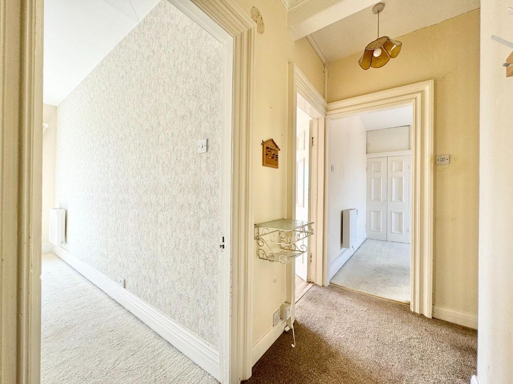 Property photo 3 of 14 Hallway