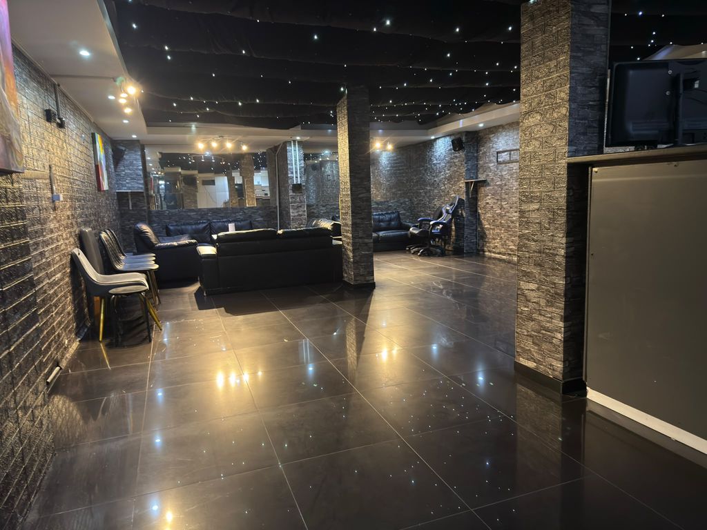 Property photo 1 of 10 Basement To Let Located Next To Gants Hill Station - £1550