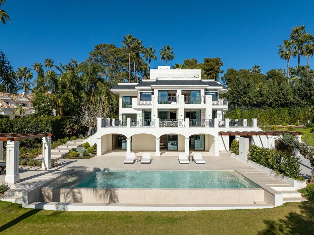 Property photo 1 of 25 Villa, Nueva Andalucía