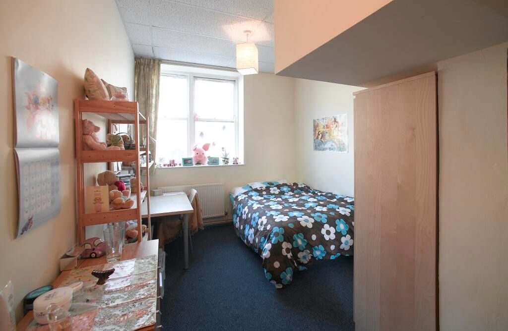 Property photo 3 of 3 A Cozy Single Bedroom Featuring A Bed With Floral ...