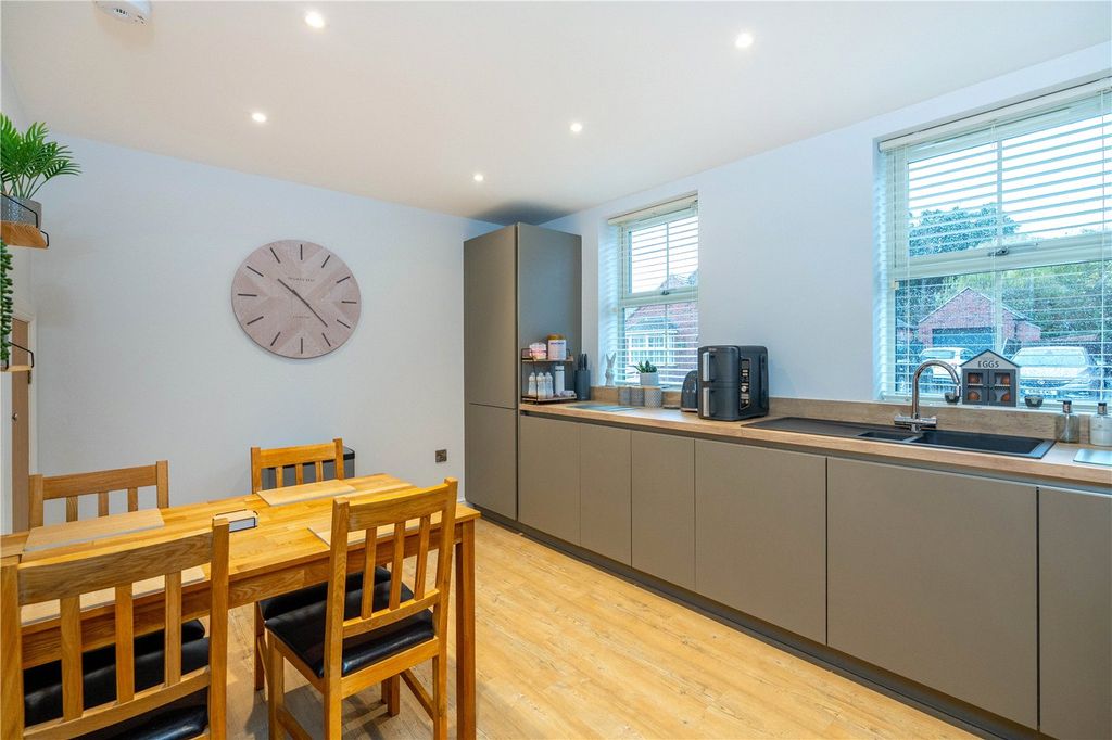 Property photo 3 of 19 Picture No. 04